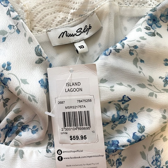 Size 10 - White & Blue Floral slim Maxi Dress from Miss Shop - Picture 12 of 13